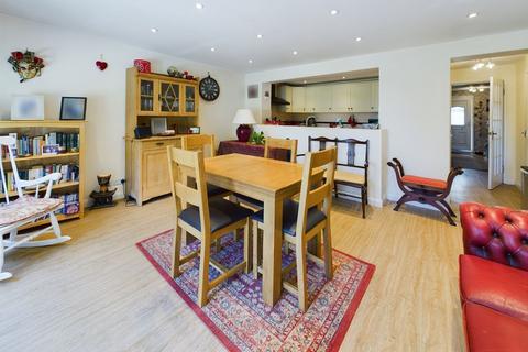 21 Frethern Close, Burford, OX18 4NS