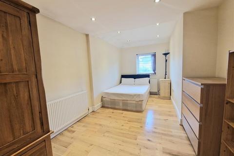 Property to rent, DOUBLE ROOM IN SHARED HOUSE