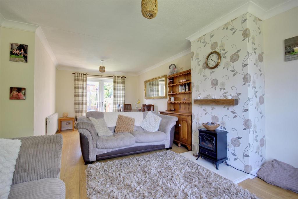 Setterwood Garth, Willerby, Hull 3 bed semidetached house for sale £