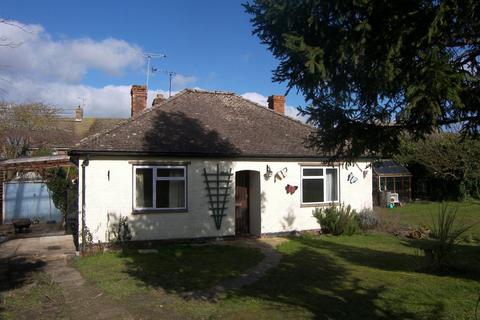 2 bedroom bungalow to rent, Meadway, Effingham