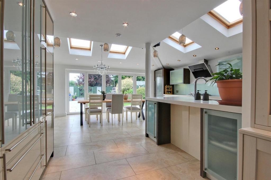 Superb living dining kitchen