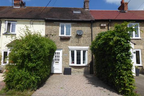 2 bedroom terraced house to rent, Railway Terrace, Gillingham