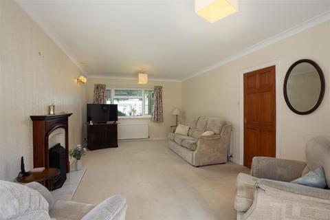 4 bedroom detached house for sale, Elmhurst Close, Leeds LS17