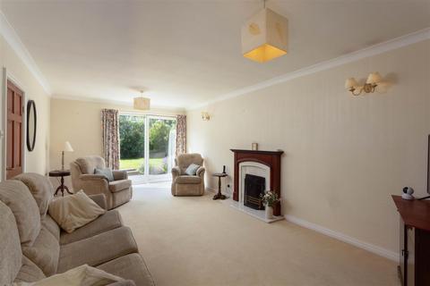 4 bedroom detached house for sale, Elmhurst Close, Leeds LS17