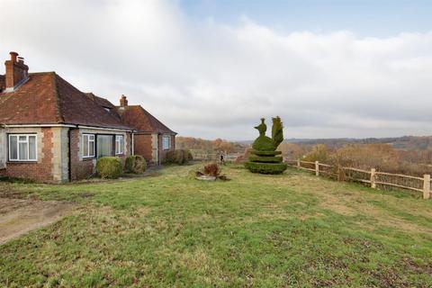 3 bedroom detached bungalow to rent, New Road, Rotherfield