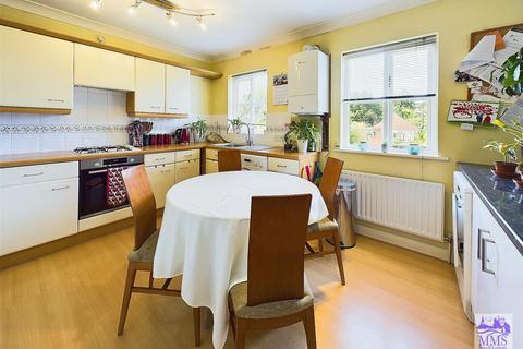 3 bedroom end of terrace house for sale, Carpenters Close, Rochester