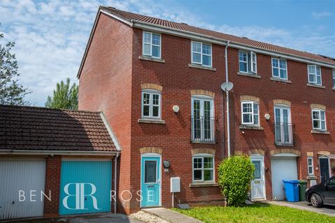 4 bedroom terraced house for sale, Regency Gardens, Euxton, Chorley