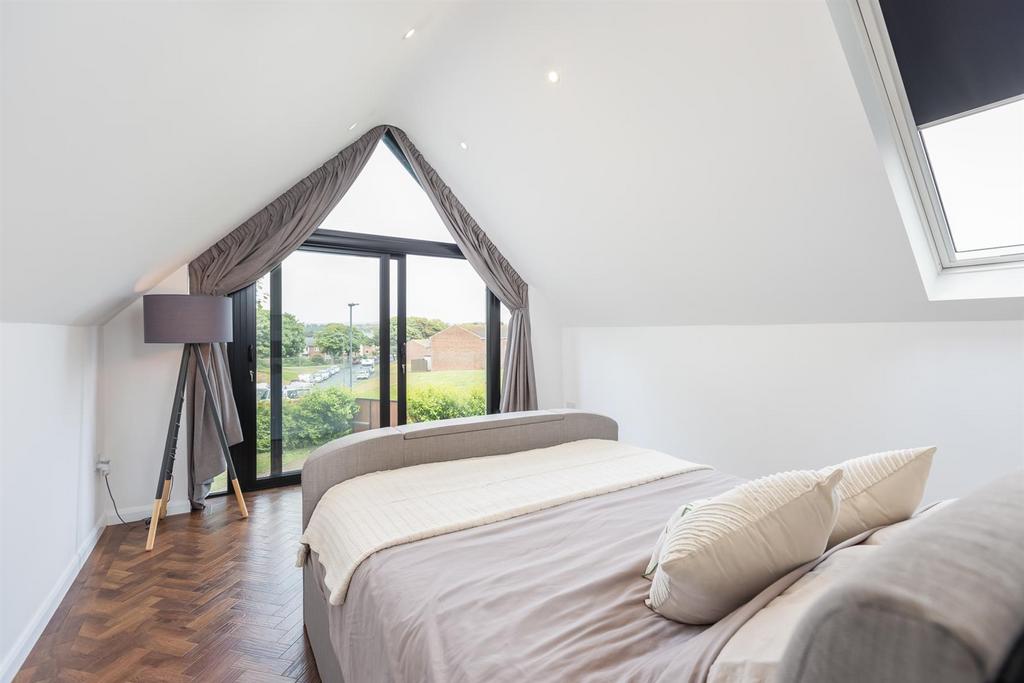 Bedroom 1 Suite