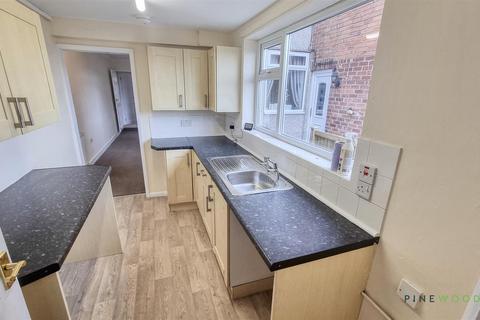 2 bedroom terraced house to rent, North Road, Chesterfield S43