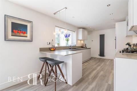 142 Blackburn Road, Chorley, PR6 8TL