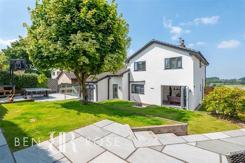 142 Blackburn Road, Chorley, PR6 8TL