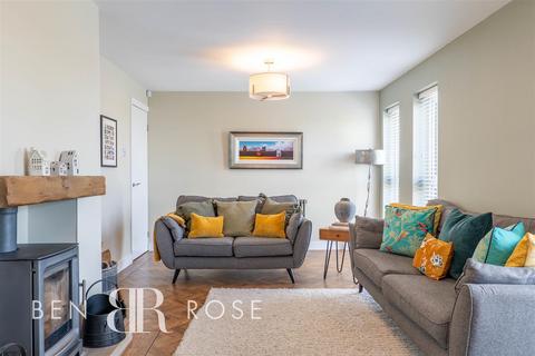 142 Blackburn Road, Chorley, PR6 8TL
