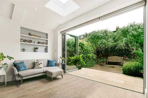 5 bedroom terraced house for sale, Elborough Street, London