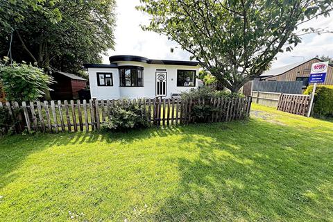 3 bedroom chalet for sale, Humberston Fitties, Humberston, Grimsby, N.E Lincs, DN36 4EU