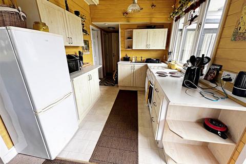 3 bedroom chalet for sale, Humberston Fitties, Humberston, Grimsby, N.E Lincs, DN36 4EU