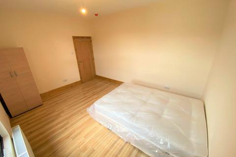 House share to rent, 84 Kensington Gardens, Ilford IG1