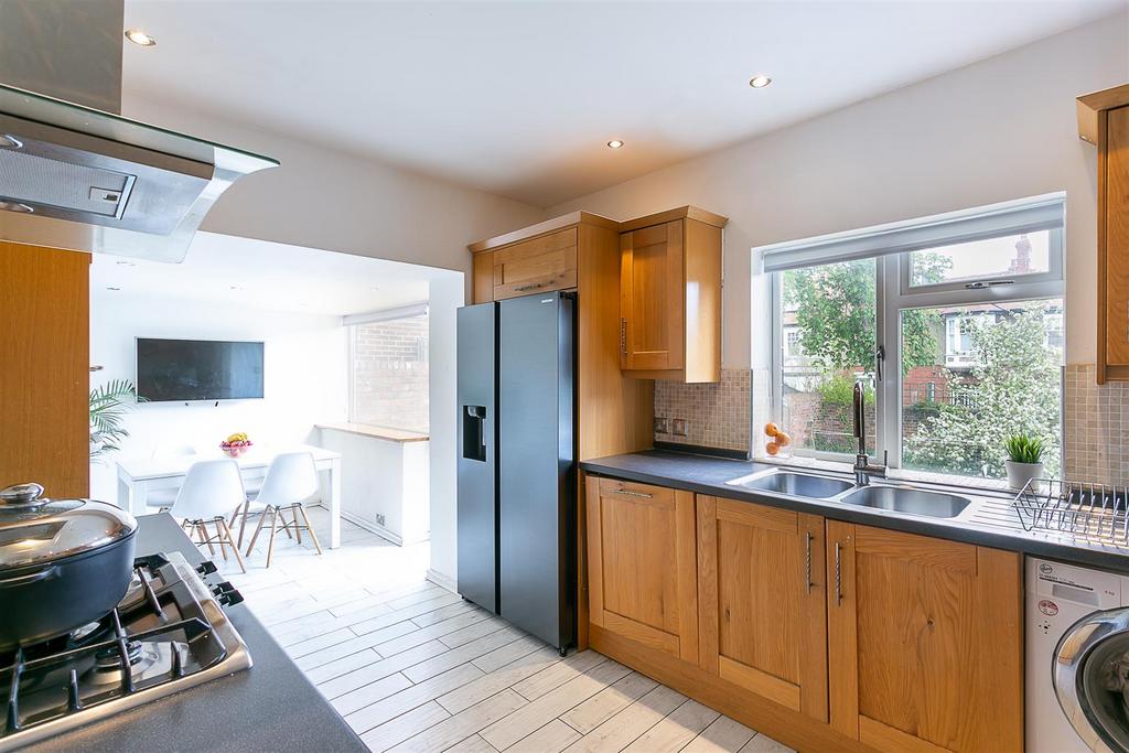 Kitchen/Dining Area