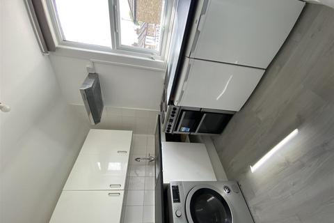 2 bedroom flat to rent, Lancaster Road, Enfield