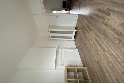 2 bedroom flat to rent, Lancaster Road, Enfield