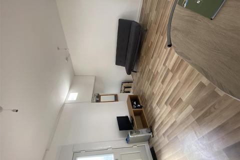 2 bedroom flat to rent, Lancaster Road, Enfield