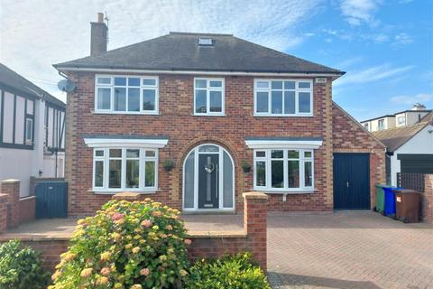 5 bedroom detached house for sale, The Close, Scarborough