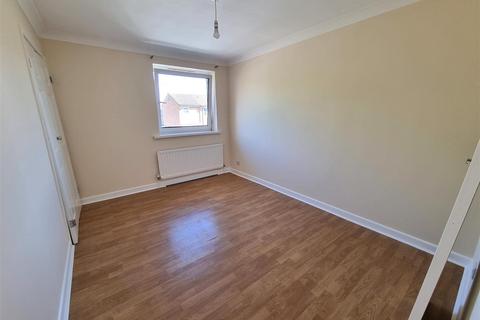 2 bedroom terraced house to rent, Chetnole Close, Poole BH17