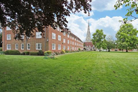 1 bedroom flat to rent, The Close, Salisbury