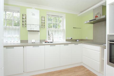 1 bedroom flat to rent, The Close, Salisbury