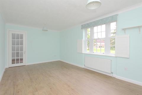 1 bedroom flat to rent, The Close, Salisbury