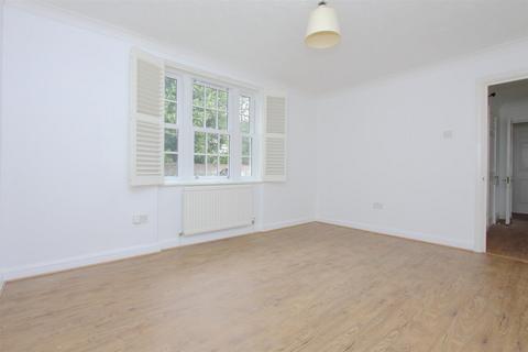 1 bedroom flat to rent, The Close, Salisbury