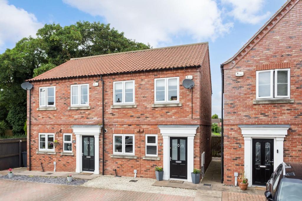 Howden Road, Barlby, Selby 3 bed semidetached house for sale £220,000