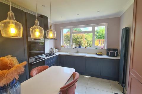 4 bedroom house for sale, Woodside, Leigh-On-Sea