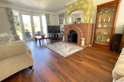 3 bedroom detached house for sale, Riverside Walk, Bottesford