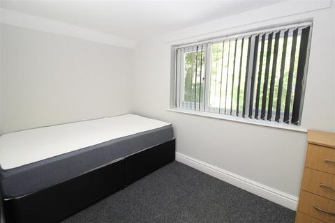 2 bedroom flat to rent, Colum Road, Cardiff CF10