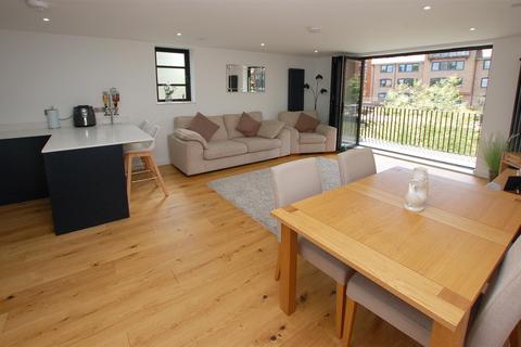 2 bedroom flat for sale, Lyons Crescent, Tonbridge