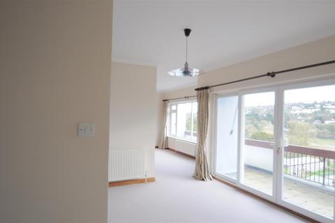 3 bedroom flat to rent, The Meadows, Guildford GU2