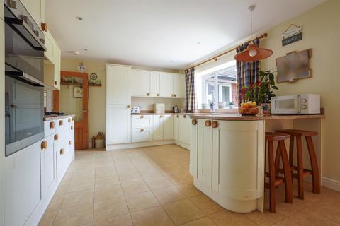 15 High Street, Broom, Alcester, B50 4HJ
