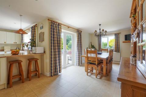 15 High Street, Broom, Alcester, B50 4HJ