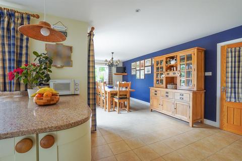 15 High Street, Broom, Alcester, B50 4HJ