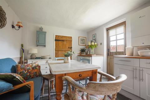 2 bedroom end of terrace house for sale, Carters Lane, Tiddington, Stratford-Upon-Avon