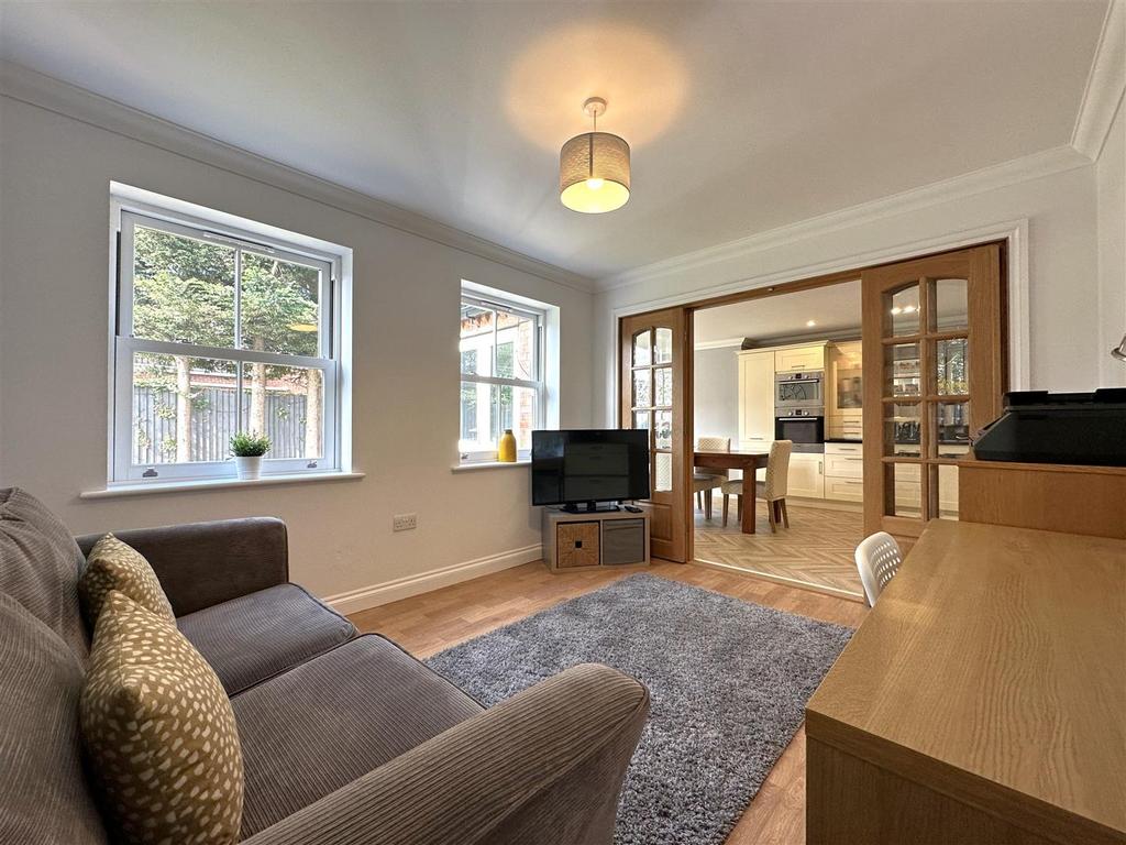 Sitting Room Into Kitchen 601