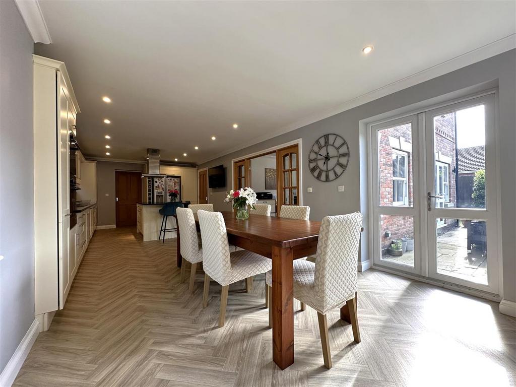 OPEN-PLAN Dining Kitchen 620