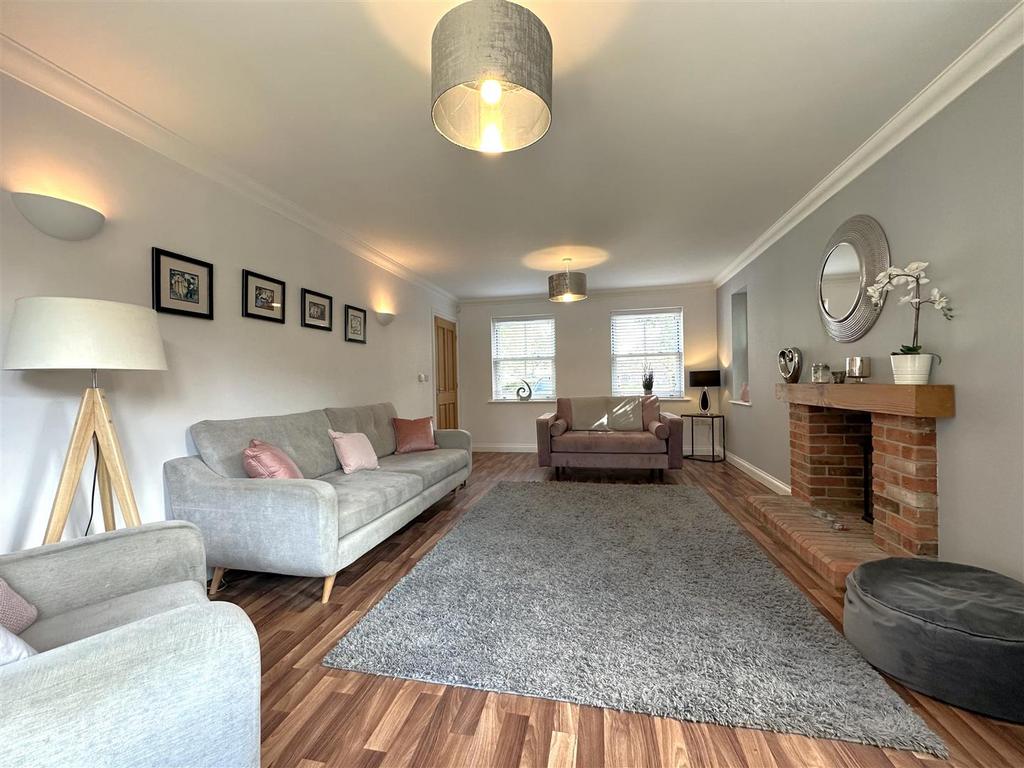 Large Lounge 645