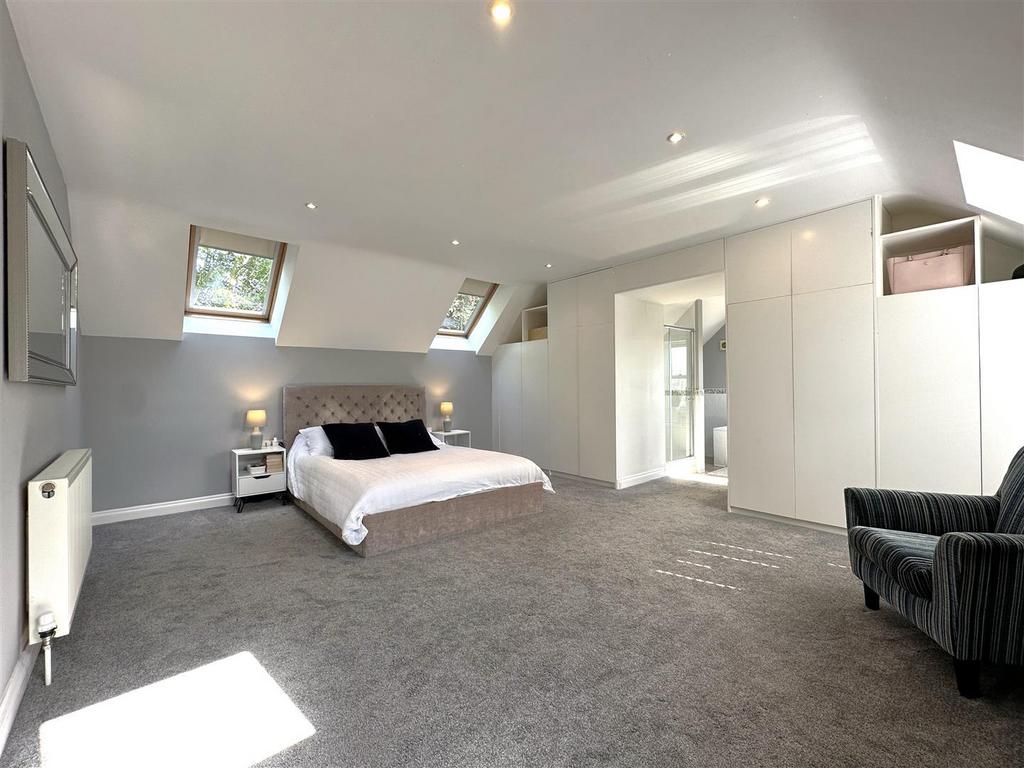 Master Bedroom Into En-Suite 564