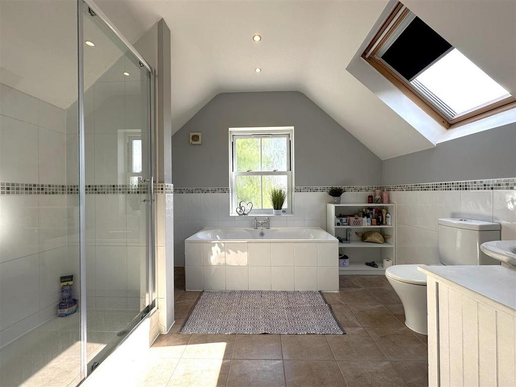 Four-Piece En-Suite 575