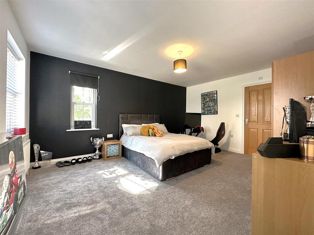 Dual-Aspect Second Bedroom 579