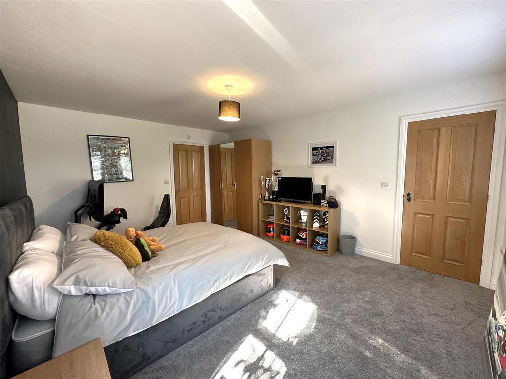 Bedroom Two Into En-Suite 581