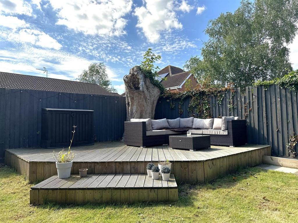 Raised Decked Seating Area 511