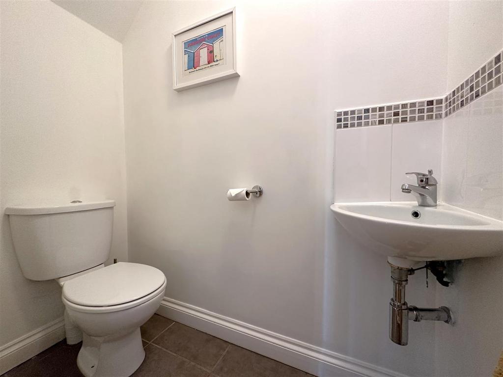 Ground Floor W.C 659