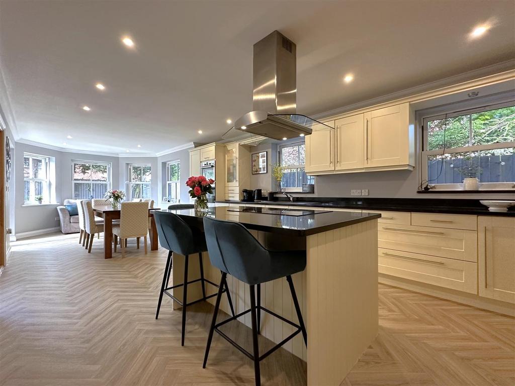 31 FT Dining Kitchen Space 632